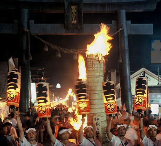 吉田の火祭り［百科マルチメディア］